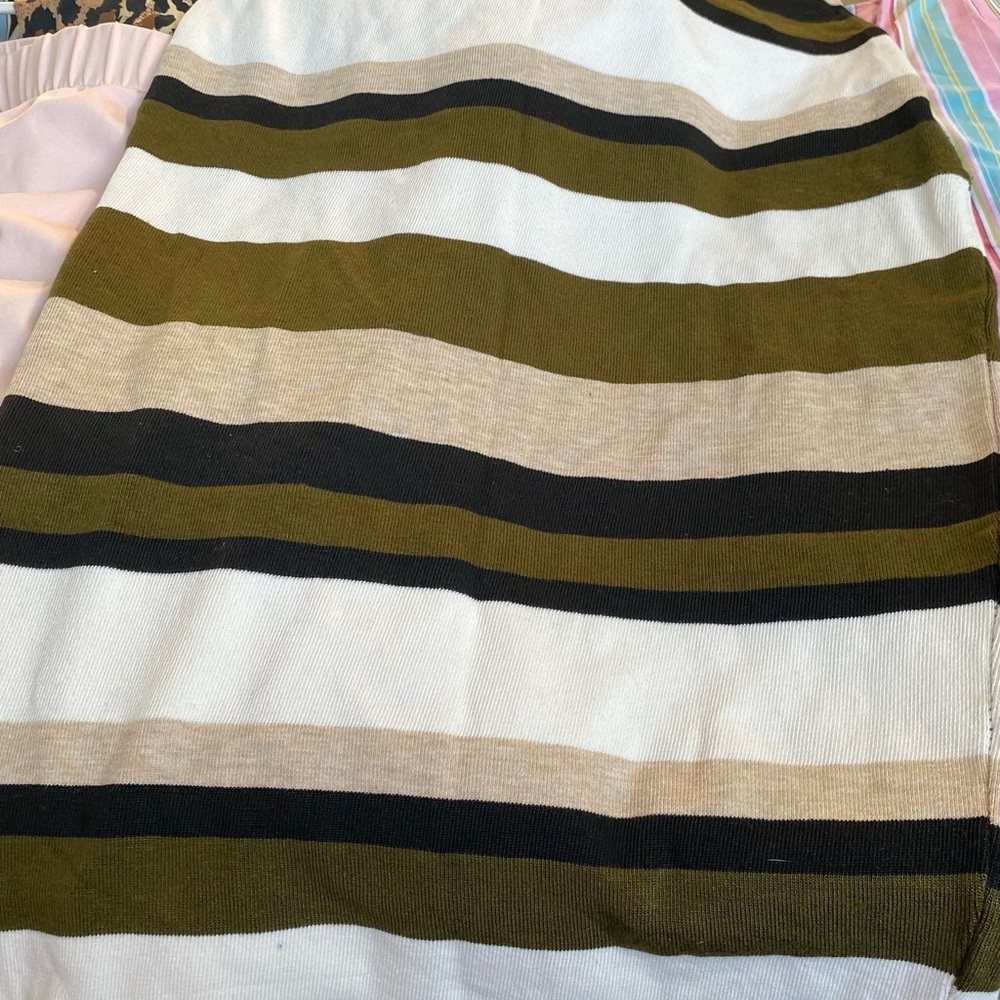 Lds knit pencil style striped skirt
